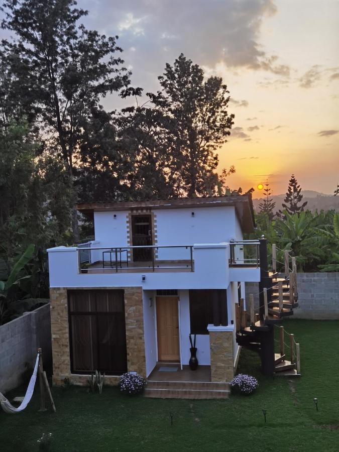 Апартаменты Tiny House With Amazing View Аруша Экстерьер фото